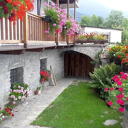 Le Vieux Noyer - Al Villaggio Di Rumiod Отель 3*